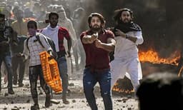 ‘അഞ്ചു വയറുകള്‍ പോറ്റണം കലാപം പ്രശ്‌നമല്ല, ആരുവിളിച്ചാലും സവാരി പോകും’ ; ഇതു പറഞ്ഞ് രണ്ടു മണിക്കൂറിന് ശേഷം ബാവുവിനെ വീട്ടുകാര്‍ കണ്ടത് രക്തപ്പുഴയില്‍ കിടക്കുന്ന നിലയില്‍ , ഓട്ടോറിക്ഷ നിന്നു കത്തുന്നു...!!