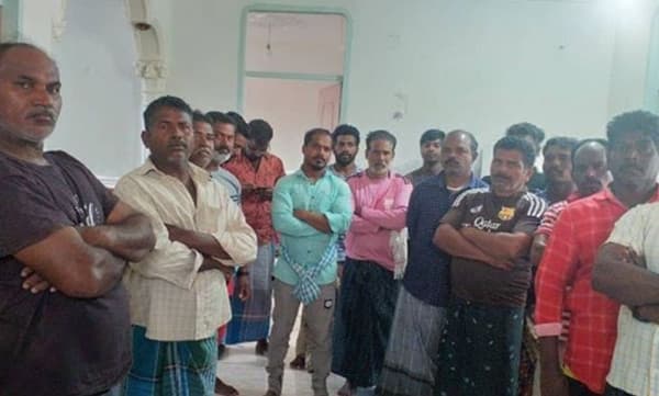  ഭക്ഷണവും വെള്ളവും തീര്‍ന്നു, തീരാതെ ദുരിതം; ഇറാനില്‍ കുടുങ്ങിയത് 17 ​മലയാളികള്‍ ; പൊഴിയൂരില്‍ നിന്നുള്ളവരില്‍ പലരും ഓഖി ചുഴലിക്കാറ്റില്‍ മുതലും പലിശയുമായി കടത്തില്‍ മുങ്ങിത്താണവര്‍