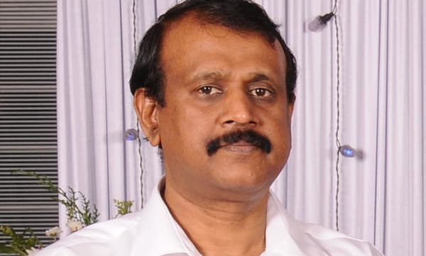 ചാനലുകളുടെ 48 മണിക്കൂര്‍ നിരോധനം 6 മണിക്കൂറായി കുറഞ്ഞതെങ്ങനെ? എന്ത് നടന്നു എന്നു സര്‍ക്കാര്‍ വ്യക്തമാക്കണം; മാധ്യമങ്ങളുടെ വിലക്ക് നീക്കിയതിനെതിരെ ടിപി സെന്‍കുമാര്‍
