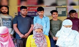 വീട് കേന്ദ്രീകരിച്ച് പ്രവര്‍ത്തിച്ചിരുന്ന പെണ്‍വാണിഭ സംഘം പിടിയില്‍; പിടിയിലായവരില്‍ ഇടപാട് കാരും; നാല് ഇടപാടുകാര്‍ പിടിയിലായത് നാല് മുറികളില്‍ നിന്നും സ്ത്രീകള്‍ക്കൊപ്പം; സംഘത്തിന്റെ പ്രധാന നടത്തിപ്പുകാരനും പിടിയില്‍