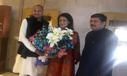 അറുപതാം വയസില്‍ മധുവിധു; മുതിര്‍ന്ന കോണ്‍ഗ്രസ് നേതാവ് മുകുള്‍ വാസ്‌നിക് വിവാഹിതനായി