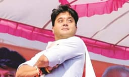 മദ്ധ്യപ്രദേശില്‍ ബിജെപിയും കോണ്‍ഗ്രസും ആശങ്കയില്‍ ; അടിയൊഴുക്കുകള്‍ ഒഴിവാക്കാന്‍ ബാക്കിയുള്ള എംഎല്‍എ മാരെ മുക്കുന്നു