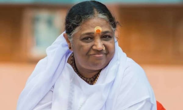 '2020ല് എന്തോ ദുരന്തം വരുമെന്ന് പ്രവചിച്ചിരുന്നു': കൊവിഡ് 19 പശ്ചാത്തലത്തില് സന്ദേശവുമായി അമൃതാനന്ദമയി