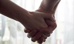 നീണ്ട പ്രണയത്തിനൊടുവില്‍ വിവാഹം, ഒടുവില്‍ ഒന്നേകാല്‍ വയസുള്ള കുഞ്ഞിനെ ഭര്‍ത്താവിനെ ഏല്‍പ്പിച്ച് യുവതി 'ഫെയ്‌സ്ബുക്ക്' കാമുകനൊപ്പം ഒളിച്ചോടി