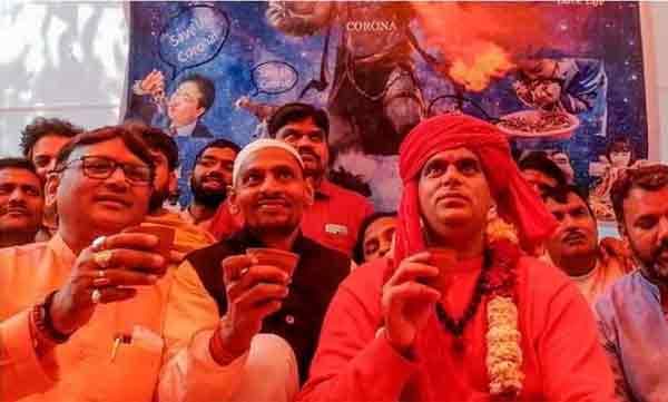 കൊവിഡ് 19 : ഒരു വര്‍ഷം സെക്‌സ് പാടില്ല, പകരം ഓം നമഃശിവായ ഉരുവിടുക ; നിര്‍ദേശവുമായി ഹിന്ദുമഹാസഭ 