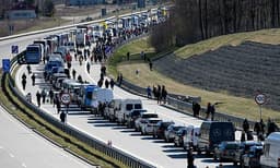 കൊറോണാ ഭീതി  ഉടനെങ്ങും ഒഴിയില്ലെന്ന് ബ്രിട്ടന്‍ , 2021 മാര്‍ച്ച് വരെ നീളും ; 80 ശതമാനവും രോഗികളാകും, ഇംഗ്‌ളണ്ടിലും വെയ്ല്‍സിലും ഐസൊലേഷന് തയ്യാറായില്ലേല്‍ ജയിലും 1000 പൗണ്ട് പിഴയും