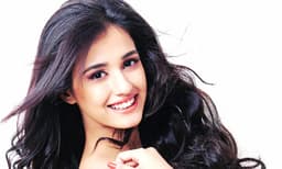 പട്ടുപോലെ കാര്‍കൂന്തല്‍ അഴക്