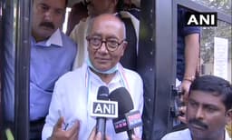 വിമത കോണ്‍ഗ്രസ് എം.എല്‍.എമാരെ കാണാന്‍ ബംഗലൂരുവില്‍ എത്തിയ ദിഗ്‌വിജയ് സിംഗ് അറസ്റ്റില്‍; ബി.ജെ.പിയുടെ ഹര്‍ജി ഇന്ന് പരിഗണിക്കും