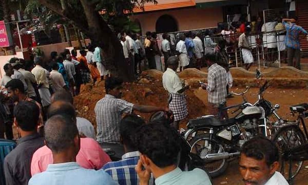 
കൊറോണപ്പേടിയില്‍ മലപ്പുറം നഗരസഭാ പരിധിയില്‍ മദ്യശാലകള്‍ അടച്ചിടും