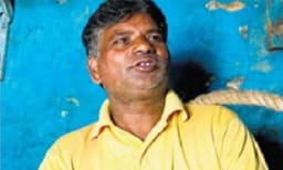 നിര്‍ഭയ പ്രതികള്‍ക്ക് കൊലക്കയര്‍ ഇടുമ്പോള്‍ സ്വപ്നം പെണ്‍മക്കളുടെ കഴുത്തില്‍ വീഴുന്ന താലിച്ചരട് ; ഒരാളെ തൂക്കുന്നതിന് പ്രതിഫലം 20,000 ; പവന്‍കുമാര്‍ ഭഗത് സിങ്ങിനെ തൂക്കിലേറ്റിയ റാം റഖയുടെ പിന്മുറക്കാരന്‍  