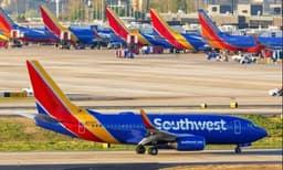 സൗത്ത് വെസ്റ്റ് എയർലൈൻസ് 1,000 ദിവസ സർ വീസുകൾ ഞായറാഴ്ച മുതൽ നിർത്തിവച്ചു 