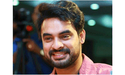 കൂട്ടിരിക്കാന്‍ ഞങ്ങള്‍ വരാം; ടൊവിനോ അടക്കമുള്ള താരങ്ങള്‍ സന്നദ്ധസേനയില്‍ പങ്കുചേരാന്‍ തയ്യാര്‍
