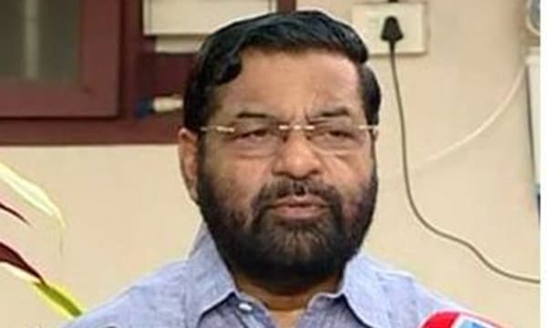 ജുമാ നമസ്‌ക്കാരം മുതല്‍ അസീസ് പിടിഎ യോഗം വരെ പോയി ; അടുത്ത് ഇടപഴകിയവര്‍  ക്വാറന്റൈനില്‍ സ്വമേധയാ പോകണമെന്ന് മന്ത്രി കടകംപള്ളി സുരേന്ദ്രന്‍
