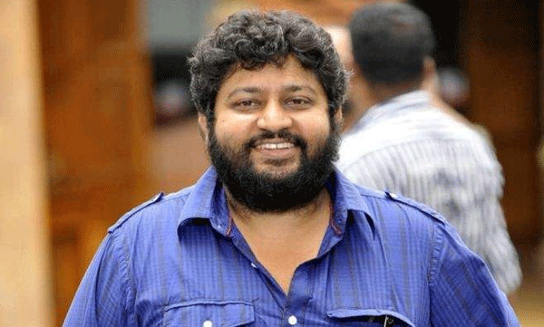 'കൊറോണയുടെ കണ്ണില്‍ നോക്കി വെളിച്ചം അടിക്കണം' പ്രധാനമന്ത്രിയുടെ ്രപസ്താവനയെ ട്രോളി താരങ്ങള്‍
