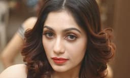 'വിഷപ്പാമ്പ് വീണ്ടും വന്നോ?' വിമർശകന് തക്ക മറുപടി കൊടുത്ത് ആര്യ