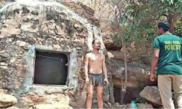 ചൈനക്കാരനായതിനാല്‍ ലോഡ്ജില്‍ മുറി കിട്ടിയില്ല; 10 ദിവസമായി ഗുഹയില്‍ കഴിഞ്ഞ യുവാവ് ആശുപത്രിയില്‍