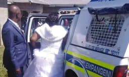 ലോക്ക്ഡൗൺ നിയമങ്ങൾ ലംഘിച്ച് വിവാഹസൽക്കാരം ; വരനെയും വധുവിനെയും പോലീസ് അറസ്റ്റ് ചെയ്തു