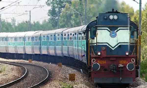 അതിഥി തൊഴിലാളികള്‍ക്ക് നാട്ടി​ലേക്ക് മടങ്ങാന്‍ പ്രത്യേക നോണ്‍ സ്‌റ്റോപ്പ് ട്രെയിന്‍ അനുവദിക്കണം ; മുഖ്യമന്ത്രി​‍