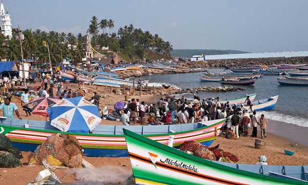 ആകെ നഷ്ടം; വിഴിഞ്ഞത്ത് മത്സ്യത്തൊഴിലാളികളും പോലീസും ഏറ്റുമുട്ടി