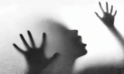 ലോക്ക്ഡൗണ്‍ ; വീട്ടില്‍ ഒറ്റപ്പെട്ട വീട്ടമ്മ പീഡനത്തിന് ഇരയായി