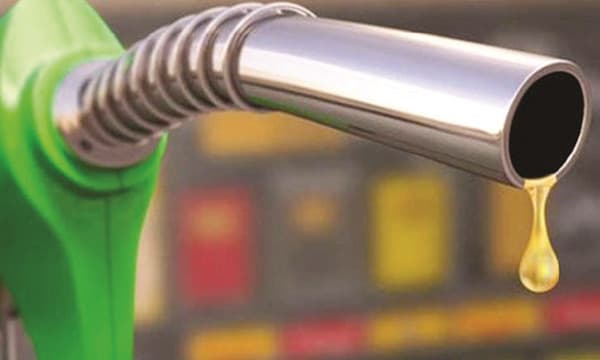 അന്ന് ബാരലിന് 27.99 ഡോളര്‍, ഇപ്പോള്‍ 18.2 ഡോളര്‍ ; എണ്ണവില ഇടിഞ്ഞിടിഞ്ഞ് 1950 ലെ നിരക്കിനും താഴെ ; ലോകത്തെ ഏറ്റവും വലിയ എണ്ണകമ്പനി സൗദി അരാംകോ  85 ലക്ഷം ബാരലായി ഉല്‍പ്പാദനം കുറയ്ക്കും