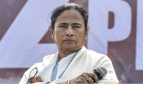 സംസ്ഥാന സര്‍ക്കാരിനെ അറിയിക്കാതെ കൊവിഡ് നിരീക്ഷണത്തിന് എത്തിയ കേന്ദ്രസംഘത്തെ പുറത്തിറങ്ങാന്‍ അനുവദിക്കാതെ മമത