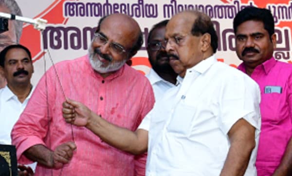 ഏപ്രിലില്‍ സംസ്ഥാനത്തിന്റെ വരുമാനം  250 കോടി ; സര്‍ക്കാര്‍ ജീവനക്കാര്‍ ശമ്പളം നല്‍കണമെങ്കില്‍ കടമെടുക്കണമെന്ന് ധനമന്ത്രി