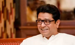 അദ്ദേഹത്തിന് ചോറ് പോലെ പ്രധാനമാണ് പെഗും രാജ് താക്കറെയെ പരിഹസിച്ച് ശിവസേന