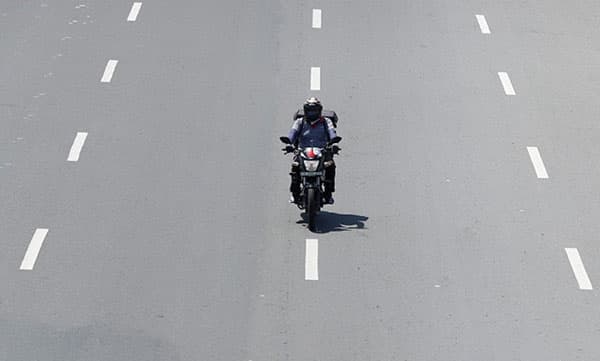 അവശ്യ സാധനങ്ങള്‍ അല്ലാത്തതും വില്‍ക്കാന്‍ അനുവാദം നല്‍കണമെന്ന് ആവശ്യപ്പെട്ട് ആമസോണും ഫ്‌ളിപ്കാര്‍ട്ടും 