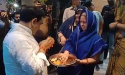  Health Minister Narottam Mishra violates social distancing rules.