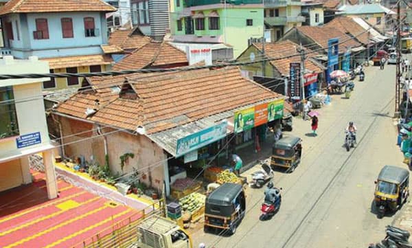 വഴിയോര കച്ചവടത്തിനു പൂര്‍ണ വിലക്ക്: കോട്ടയം ജില്ലയിലെ മാര്‍ക്കറ്റുകളില്‍ കൂടുതല്‍ നിയന്ത്രണങ്ങള്‍