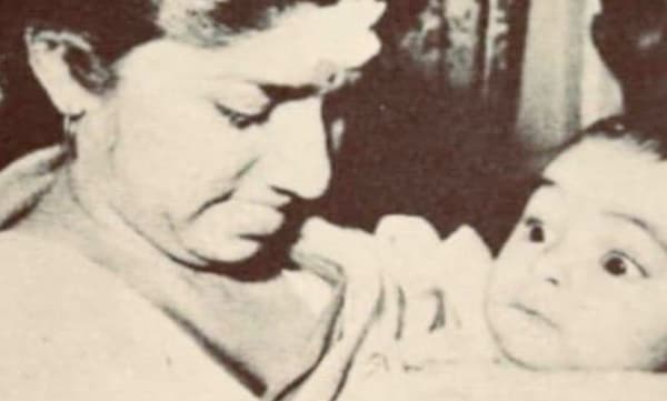 'ദു:ഖം താങ്ങാനാവുന്നില്ല'; കുഞ്ഞു ഋഷിയെ കൈകളിലേന്തിയ ചിത്രം പങ്കുവച്ച്‌ ലതാ മങ്കേഷ്കര്‍