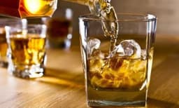 ഡല്‍ഹിയിലും കര്‍ണാടകയിലും അസമിലും മദ്യശാലകള്‍ തുറന്ന് ​‍പ്രവര്‍ത്തിക്കുന്നതിനുള്ള നടപടികള്‍ സര്‍ക്കാര്‍ ആരംഭിച്ചു