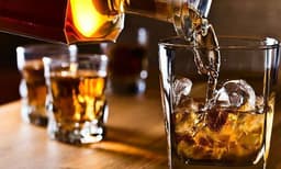 400ല്‍ അധികം മദ്യവില്പനശാലകള്‍ തിങ്കളാഴ്ച മുതല്‍ തുറന്ന് പ്രവര്‍ത്തിക്കുന്നതിന് ഡല്‍ഹി സര്‍ക്കാരിന്റെ അനുമതി 