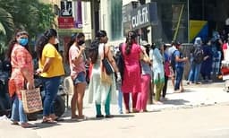 10 മണിക്കൂര്‍ കൊണ്ടു വിറ്റത് 12.4 ലക്ഷം ലിറ്റര്‍ മദ്യം ; അഞ്ചുദിവസത്തേക്കുള്ള സ്‌റ്റോക്ക് ഒറ്റയടിക്ക് തീര്‍ന്നു ; ആദ്യദിവസം കിട്ടിയ വരുമാനം 45 കോടി, കിലോമീറ്റര്‍ നീണ്ട ക്യൂ രാവിലെ മുതല്‍ വൈകിട്ട് വരെ