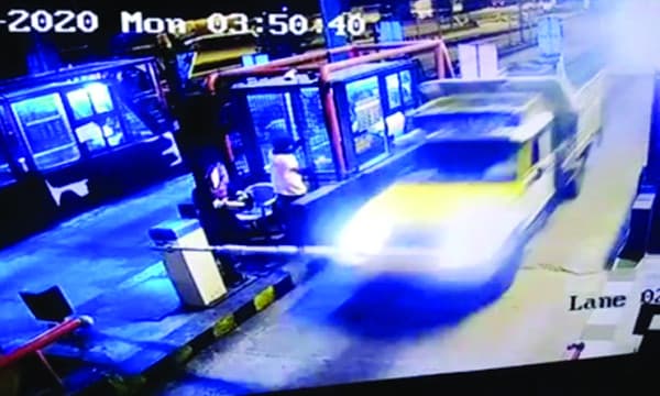 സ്പിരിറ്റ് 'തവിടായ' സംഭവം : തൊണ്ടി മാത്രമല്ല, വണ്ടിയും മാറ്റി! ; നാടകം എക്‌െസെസിന്റെ അറിവോടെ?