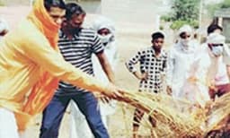 ഒരു കാരണവുമില്ല, വെള്ളിയാഴ്ച ഒരു ശവസംസ്‌ക്കാര ചടങ്ങ് നടന്നു ; പിന്നാലെ ഹരിയാനയില്‍ ഹിന്ദുമതം സ്വീകരിച്ചത് 40 കുടുംബങ്ങളിലെ 250 പേര്‍...!! 