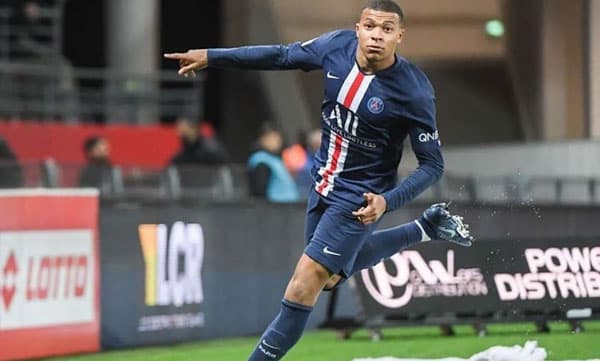 പുരസ്‌കാര നിര്‍ണയം ശരിയായില്ല, ഗോള്‍ ബൂട്ട് പങ്കുവെയ്ക്കാമെന്ന് എംബാപ്പെ!