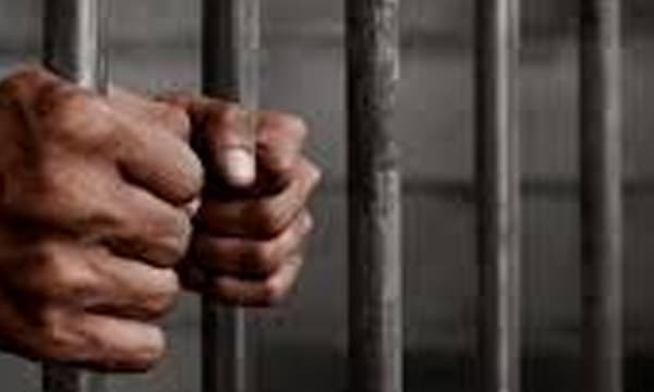 ആര്‍തര്‍റോഡ് ജയിലിന് പിന്നാലെ ബൈക്കുള വനിതാ ജയിലിലും കോവിഡ് ഭീതി ; 54 കാരിയായ തടവുകാരിക്കും ആരോഗ്യ പ്രവര്‍ത്തകയ്ക്കും കോവിഡ് ; ജയിലില്‍ അമ്മമാര്‍ക്കൊപ്പം കഴിയുന്നത് 26 കുട്ടികളും