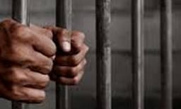 ആര്‍തര്‍റോഡ് ജയിലിന് പിന്നാലെ ബൈക്കുള വനിതാ ജയിലിലും കോവിഡ് ഭീതി ; 54 കാരിയായ തടവുകാരിക്കും ആരോഗ്യ പ്രവര്‍ത്തകയ്ക്കും കോവിഡ് ; ജയിലില്‍ അമ്മമാര്‍ക്കൊപ്പം കഴിയുന്നത് 26 കുട്ടികളും