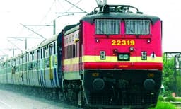 കേരളത്തിലേക്കു ട്രെയിന്‍ നാളെമുതല്‍ ; 24 കോച്ചുകള്‍, 1700 യാത്രക്കാര്‍, പ്രീമിയം നിരക്ക്  ; ചൊവ്വ, വ്യാഴം, വെള്ളി കേരളത്തില്‍നിന്ന്