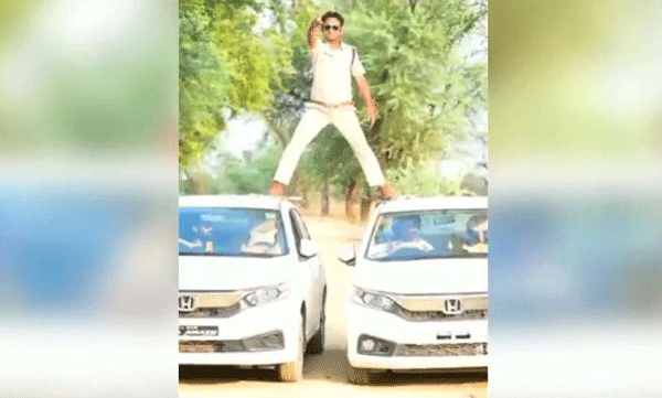 അജയ് ദേവഗണിനെ അനുകരിച്ച് പോലീസ് ഓഫീസര്‍; പണി പുറകേ തന്നെയെത്തി 