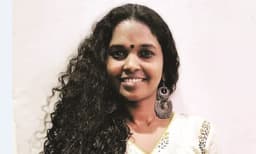 കോവിഡ്കാലത്ത് ഫോണ്‍ വിളിക്കുമ്പോള്‍ മറുതലയ്ക്കല്‍ കേള്‍ക്കുന്ന 30 സെക്കന്‍ഡ് കോവിഡ് ബോധവല്‍ക്കരണം ; ഭാരതസര്‍ക്കാരിന് വേണ്ടി ഡല്‍ഹിയില്‍ നിന്നുള്ള ഈ ശബ്ദം നമ്മുടെ സ്വന്തം പാലാക്കാരിയുടേത്   