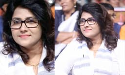 ‘പ്രിയ വാണി വിശ്വനാഥ്, ‘പൂവ്’ വലിച്ചെറിഞ്ഞാലും ‘ചൂട്‌ വെള്ളമെടുത്തു’ മുഖത്തൊഴിക്കരുത്’