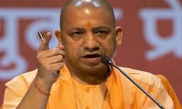 അപകടത്തില്‍ തൊഴിലാളികള്‍ മരിച്ച സംഭവം ; അനധികൃത വാഹനങ്ങള്‍ക്കെതിരെ നടപടിയെന്ന് യോഗി ആദിത്യനാഥ്