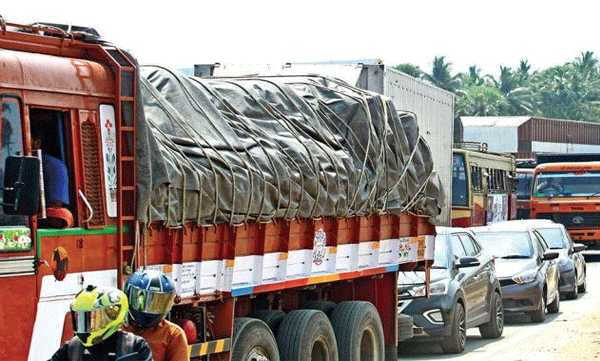 ഭാര്യയെയും കുഞ്ഞിനെയും കാണാന്‍ സ്‌റ്റെപ്പിനിയില്‍ ഇരുന്ന് ഒരു ഒളിച്ചോട്ടം; കൈയോടെ പിടികൂടി പോലീസ്