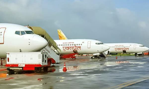 റോഡുകള്‍ പൊതുഗതാഗതത്തിനു തുറന്നതിനു പിന്നാലെ വിമാനങ്ങളും ട്രെയിനുകളും സര്‍വീസിനൊരുങ്ങുന്നു; വാഹനയാത്രകളുടെ കാലം തിരിച്ചുവരുന്നു 