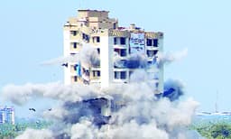 തീരദേശ നിര്‍മാണങ്ങള്‍ ക്രമപ്പെടുത്തുന്നു: മരട് മോഡല്‍ പ്രായോഗികമല്ലെന്ന് സംസ്ഥാന സര്‍ക്കാര്‍ ; ഒരു കെട്ടിടവും പൊളിക്കില്ല