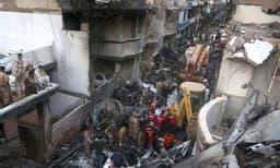 ക്രൂ ഗിയര്‍ നീട്ടാതെ വിമാനം ഇറക്കാന്‍ ശ്രമിച്ചത് അവിശ്വസനീയം: തകര്‍ന്ന പാക്ക് വിമാനത്തിന്റെ ലാന്‍ഡിങ് വിചിത്രം!