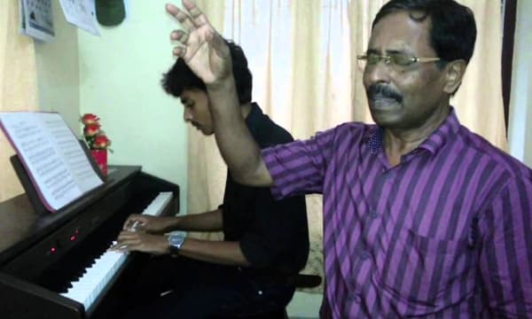 താന്‍ എന്തെങ്കിലും ആയിട്ടുണ്ടെങ്കില്‍ അതിന് ഏറ്റവും വലിയ കടപ്പാട് അച്ഛനോട് തന്നെയാണെന്ന്  - ആര്‍.കനകാംബരന്‍ 